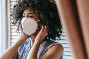 Le masque FFP2 est plus efficace que le masque chirurgical. // Source : Pexels