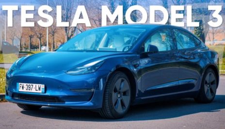 On a laissé la TESLA Model 3 rouler (presque) TOUTE SEULE !