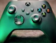 La manette existe aussi en noire // Source : Numerama La manette existe aussi en noire // Source : Numerama