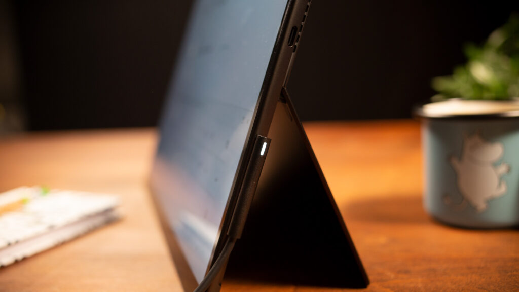 Les fines bordures de la Microsoft Surface Pro 8 // Source : Johana Hallmann pour humanoid xp Les fines bordures de la Microsoft Surface Pro 8 // Source : Johana Hallmann pour humanoid xp