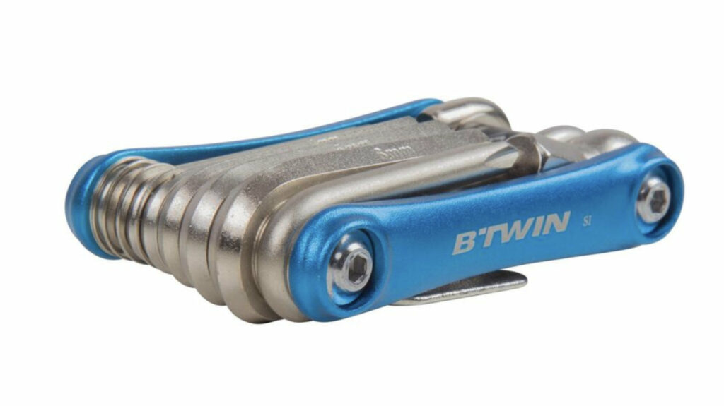Un outil, 18 fonctions // Source : Decathlon Un outil, 18 fonctions // Source : Decathlon
