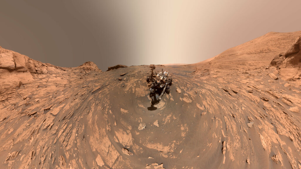 « Salut la Terre ! » // Source : NASA/JPL-Caltech/MSSS (photo recadrée) « Salut la Terre ! » // Source : NASA/JPL-Caltech/MSSS (photo recadrée)
