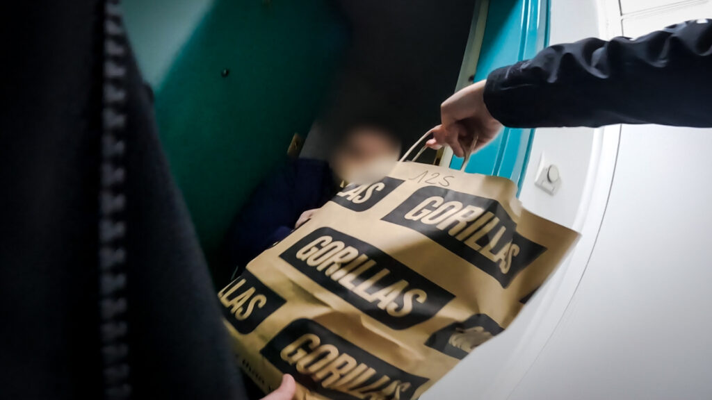 Le week end, les commandes s'enchaînent, et les sacs sont tous très remplis // Source : Louise Audry pour Numerama Le week end, les commandes s'enchaînent, et les sacs sont tous très remplis // Source : Louise Audry pour Numerama