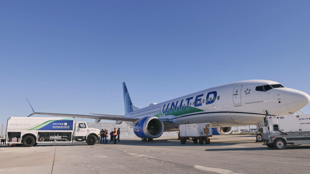 Le carburant durable utilisé par United Airlines génère 80 % de gaz à effet de serre en moins que du kérosène. // Source : United Airlines Le carburant durable utilisé par United Airlines génère 80 % de gaz à effet de serre en moins que du kérosène. // Source : United Airlines