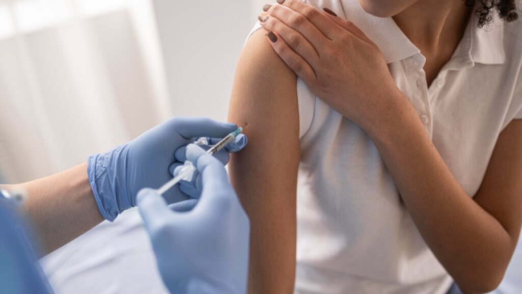 Vaccination. // Source : Freepik Vaccination. // Source : Freepik
