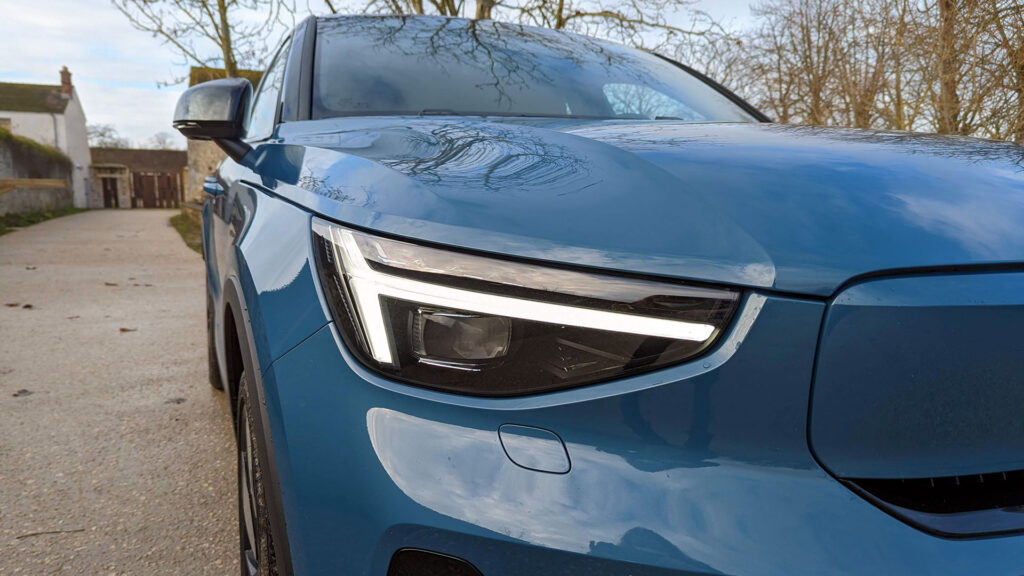 Feux avant Pixel LED du Volvo C40 // Source : Raphaelle Baut pour Numerama