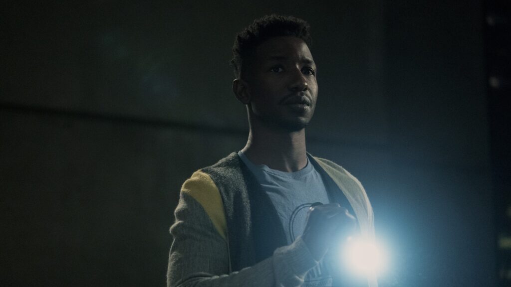 La lampe torche, la meilleure amie des égarés de films d'horreur // Source : Netflix La lampe torche, la meilleure amie des égarés de films d'horreur // Source : Netflix