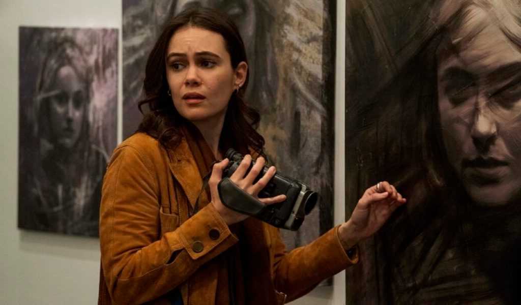 Dina Shihabi (Melody Pendras) dans Archive 81 // Source : Netflix Dina Shihabi (Melody Pendras) dans Archive 81 // Source : Netflix