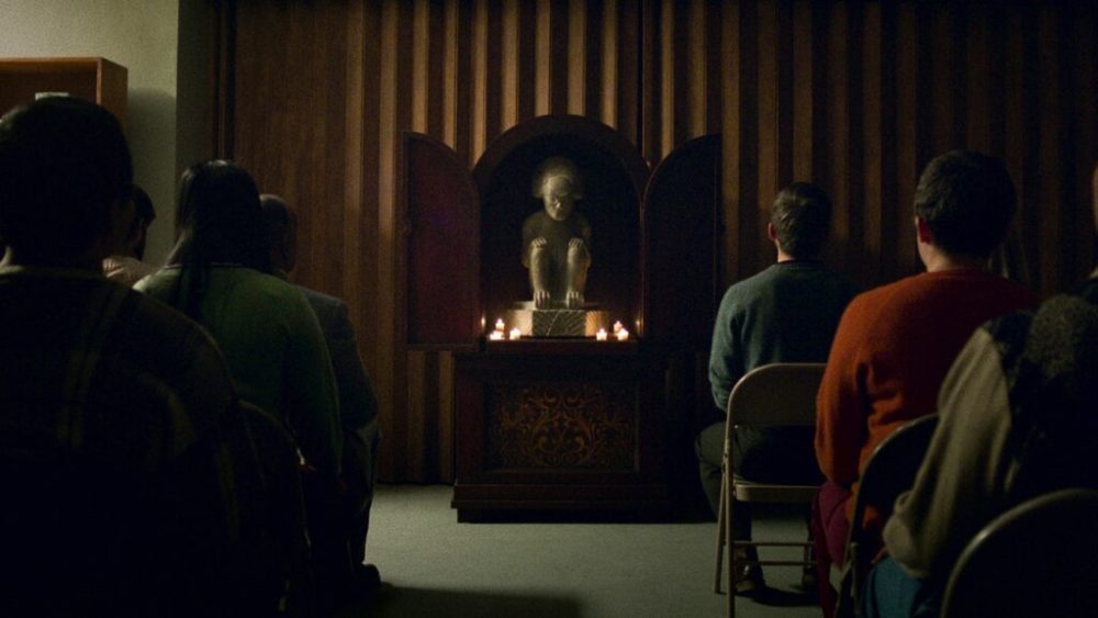 Secte occulte, magie noire, chants étranges... Bienvenue dans l'accueillante Archive 81 ! // Source : Netflix Secte occulte, magie noire, chants étranges... Bienvenue dans l'accueillante Archive 81 ! // Source : Netflix