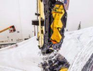 Le JWST en 2019, pendant un test de déploiement du bouclier. // Source : NASA/Chris Gunn via Flickr (photo recadrée)