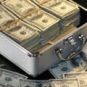 Pleins de dollars. // Source : Wikimedia Commons