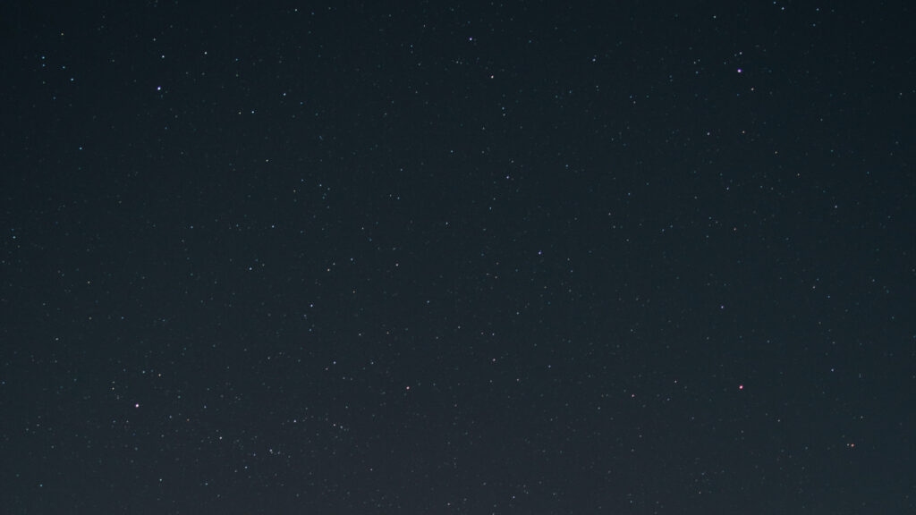 Les étoiles ne scintillent pas. // Source : Pexels/Stanislav Kondratiev (photo recadrée) Les étoiles ne scintillent pas. // Source : Pexels/Stanislav Kondratiev (photo recadrée)