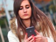Une femme sur un smartphone (une légende peu originale mais factuelle) // Source : Pxher