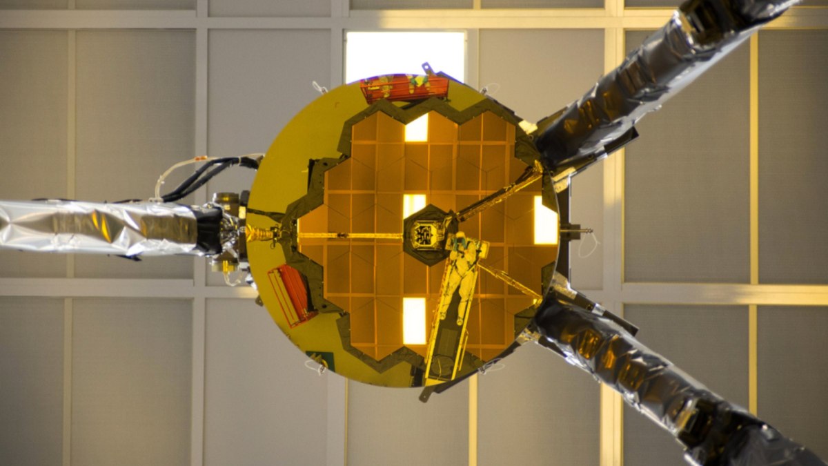 Miroirs du télescope JWST. // Source : Ball Aerospace via Flickr Miroirs du télescope JWST. // Source : Ball Aerospace via Flickr