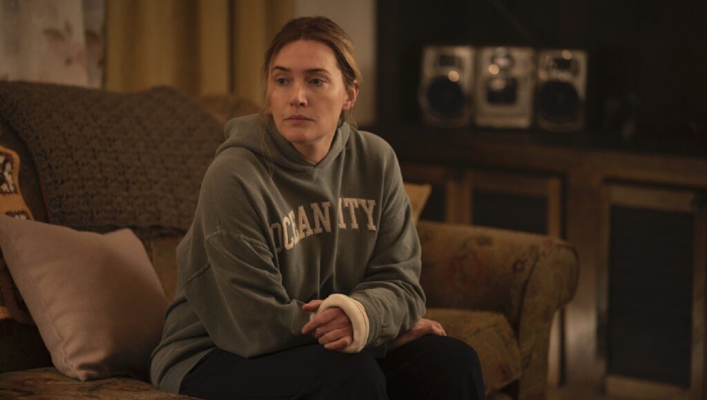 Kate Winslet apparaît sans fards pour incarner Mare // Source : Michele K. Short/HBO Kate Winslet apparaît sans fards pour incarner Mare // Source : Michele K. Short/HBO