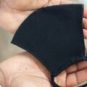 Masque en tissu contre le covid (privilégier un chirurgical ou FFP2). // Source : Pexels Masque en tissu contre le covid (privilégier un chirurgical ou FFP2). // Source : Pexels
