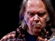 Neil Young en concert à Oslo en 2006. // Source : Wikimédias/Per Ole Hagen