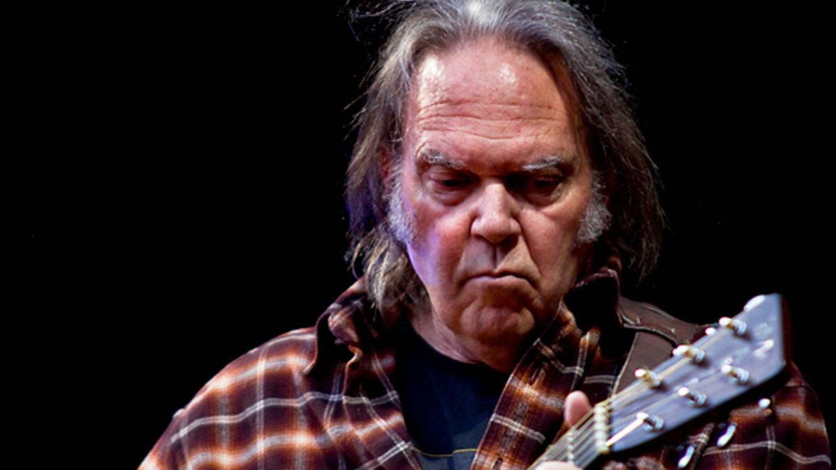 Neil Young en concert à Oslo en 2006. // Source : Wikimédias/Per Ole Hagen Neil Young en concert à Oslo en 2006. // Source : Wikimédias/Per Ole Hagen