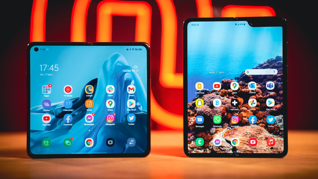 Le Oppo Find N (2022), à gauche. Le Galaxy Fold (2019), à droite. // Source : Louise Audry pour Numerama Le Oppo Find N (2022), à gauche. Le Galaxy Fold (2019), à droite. // Source : Louise Audry pour Numerama