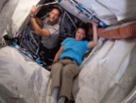 Thomas Pesquet et Megan McArthur dans l'ISS. // Source : Via Flickr Nasa Johnson (photo recadrée)