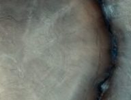Cratère martien ressemblant à un tronc d'arbre. // Source : Agence spatiale européenne