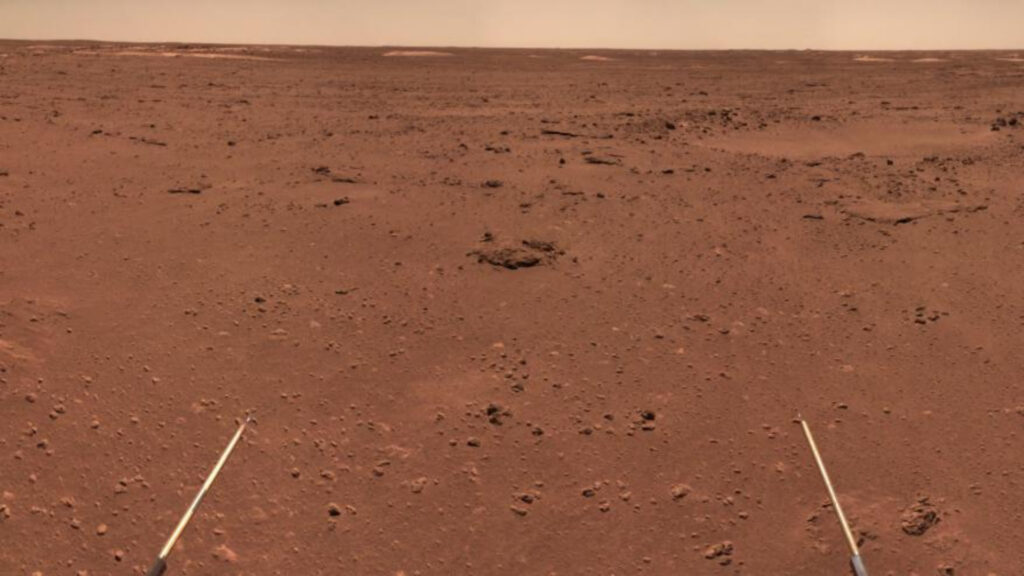 Mars photographiée par Zhurong. // Source : CNSA (image recadrée) Mars photographiée par Zhurong. // Source : CNSA (image recadrée)