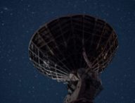 Antenne et ciel étoilé. // Source : Pexels/Igor Mashkov (photo recadrée) Antenne et ciel étoilé. // Source : Pexels/Igor Mashkov (photo recadrée)
