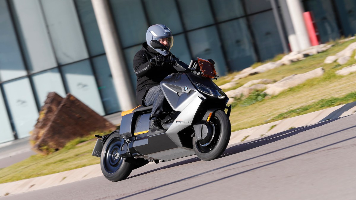 L'essai du BMW CE 04 par notre journaliste L'essai du BMW CE 04 par notre journaliste