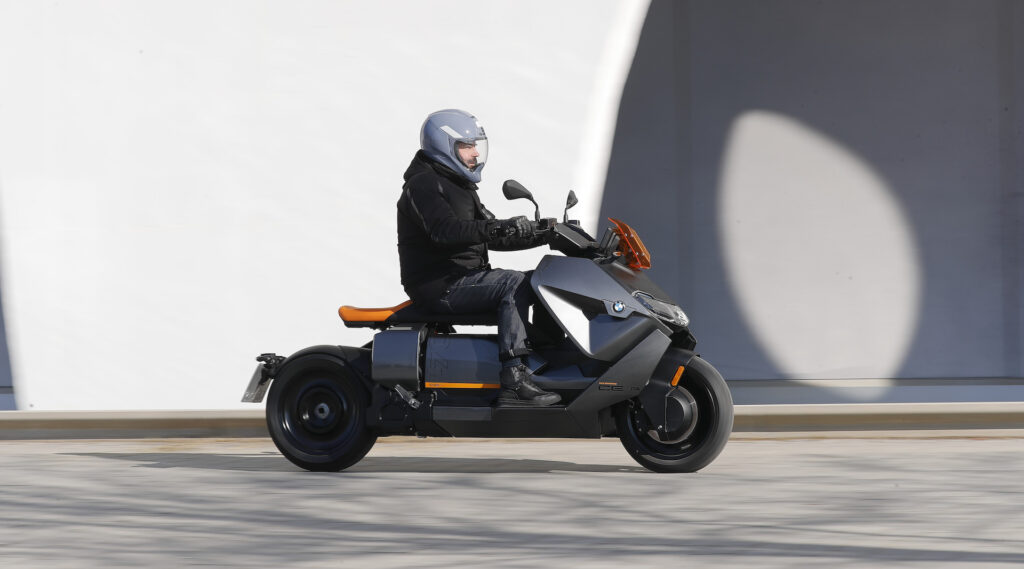 L'essai du BMW CE 04 par notre journaliste L'essai du BMW CE 04 par notre journaliste