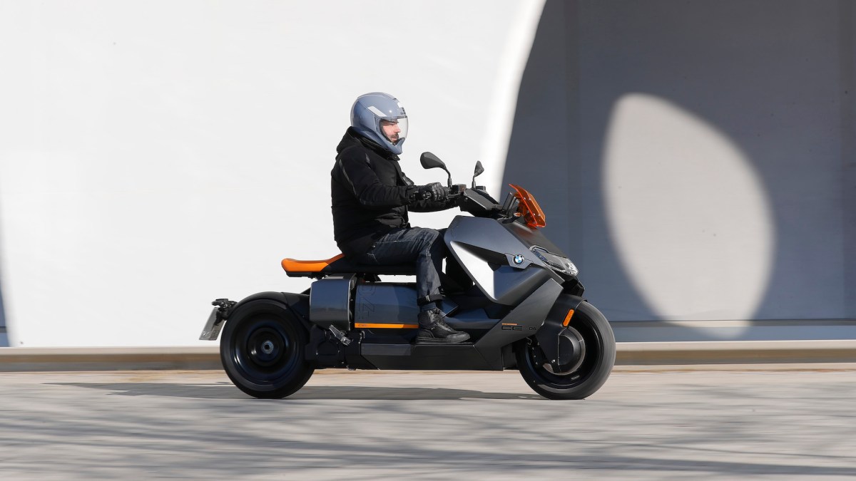 L'essai du BMW CE 04 par notre journaliste L'essai du BMW CE 04 par notre journaliste