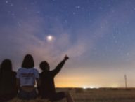 C'est parti pour un peu d'astronomie. // Source : Unplash/Rad Pozniakov (photo recadrée) C'est parti pour un peu d'astronomie. // Source : Unplash/Rad Pozniakov (photo recadrée)