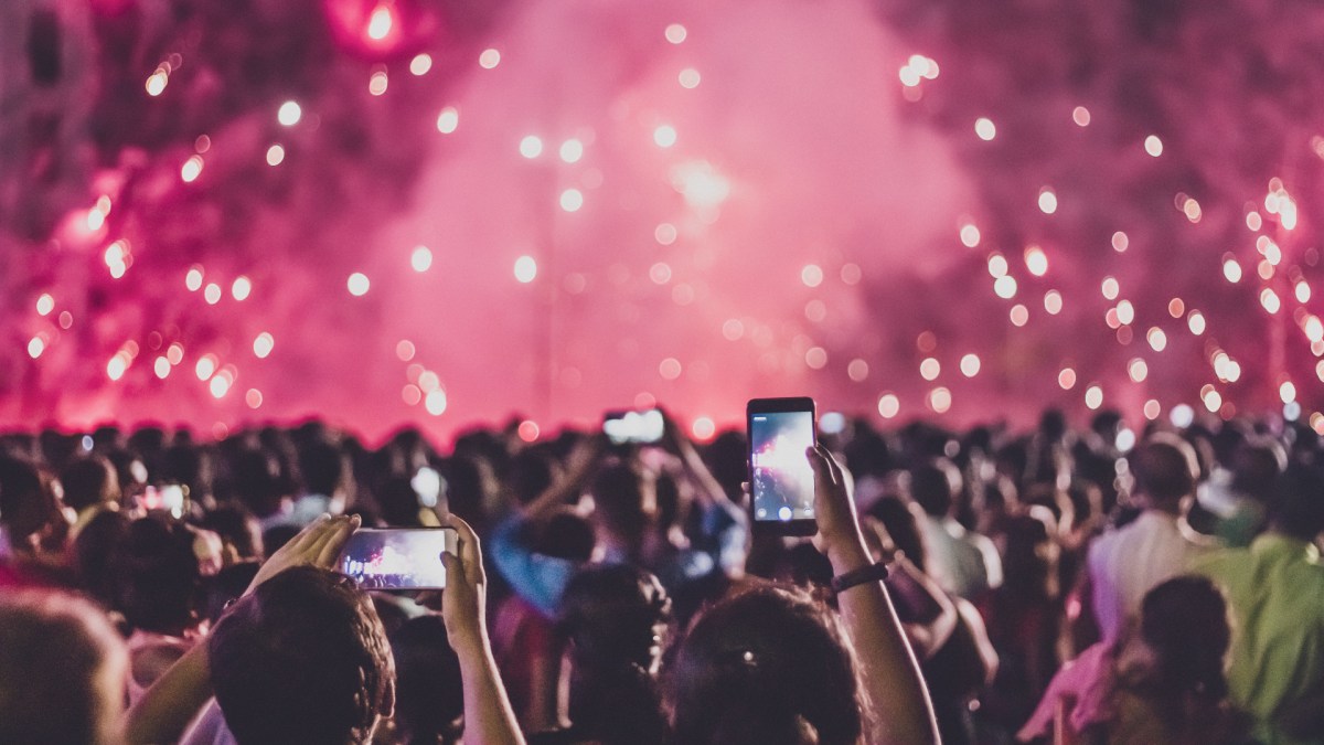Une salle de concert. // Source : Pexels/Rahul Pandit (photo recadrée) Une salle de concert. // Source : Pexels/Rahul Pandit (photo recadrée)