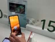 Oppo a amené deux chargeurs à Barcelone. // Source : Numerama