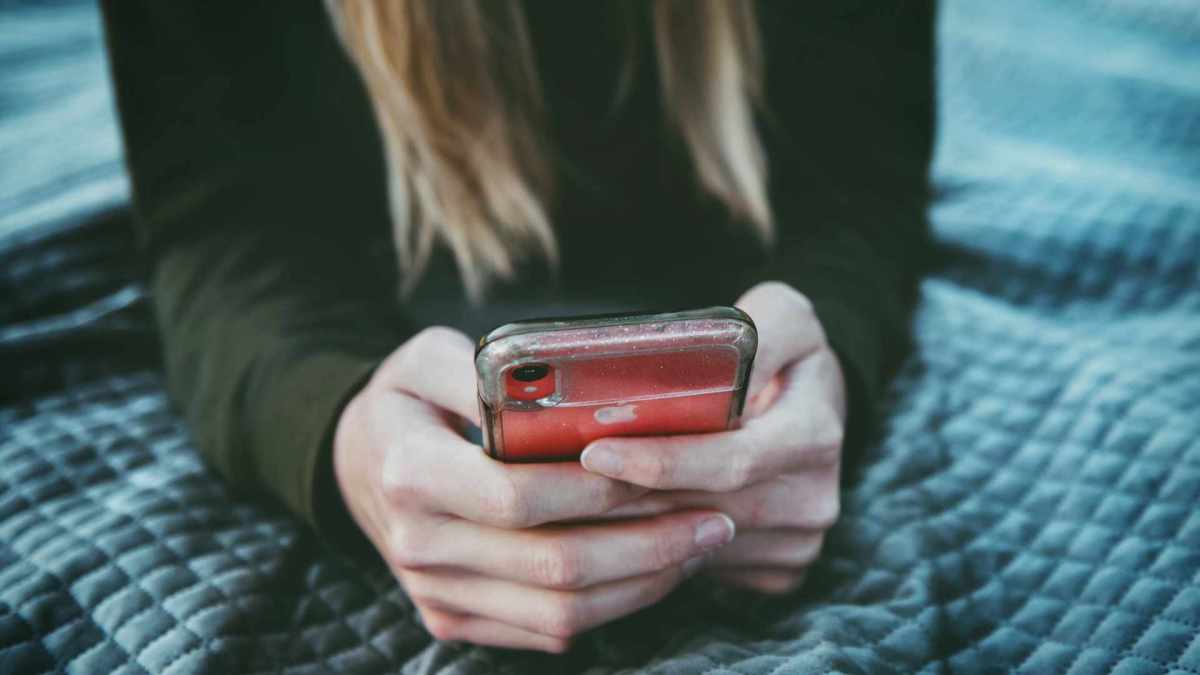 Les arnaques sur les apps de rencontre sont de plus en plus courantes // Source : Tim Mossholder / Unsplash Les arnaques sur les apps de rencontre sont de plus en plus courantes // Source : Tim Mossholder / Unsplash