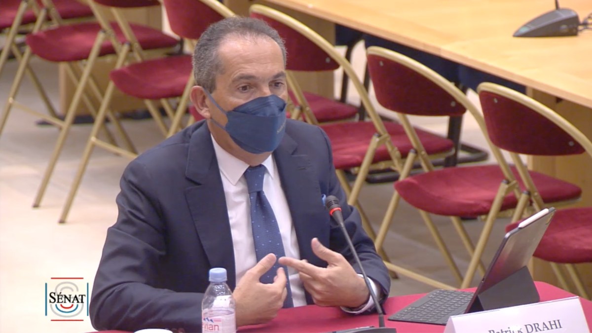 Patrick Drahi au Sénat, le 2 février 2022. // Source : Capture d'écran Sénat Patrick Drahi au Sénat, le 2 février 2022. // Source : Capture d'écran Sénat