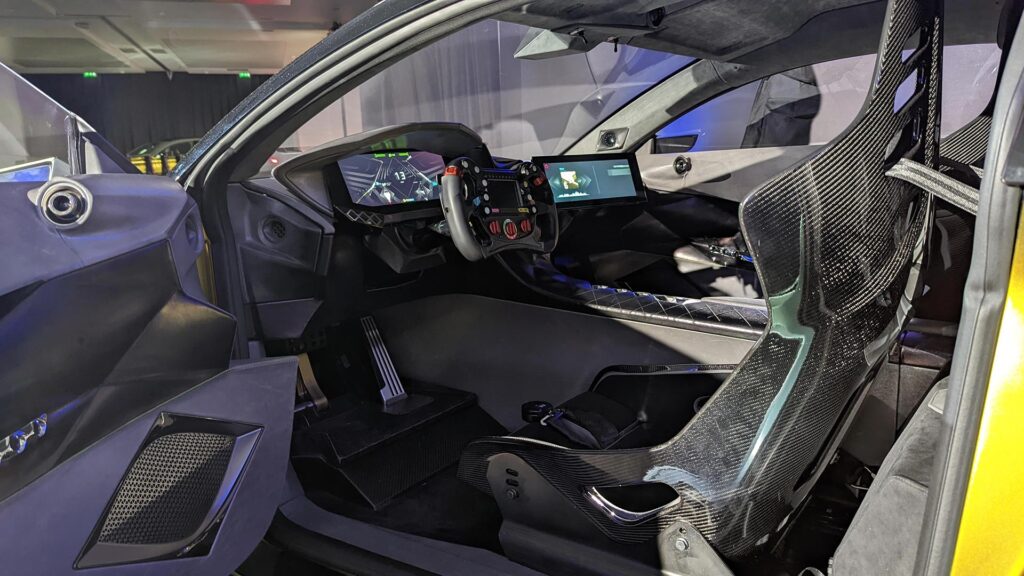 Intérieur du concept DS E-TENSE PERFORMANCE // Source : Raphaelle Baut pour Numerama Intérieur du concept DS E-TENSE PERFORMANCE // Source : Raphaelle Baut pour Numerama
