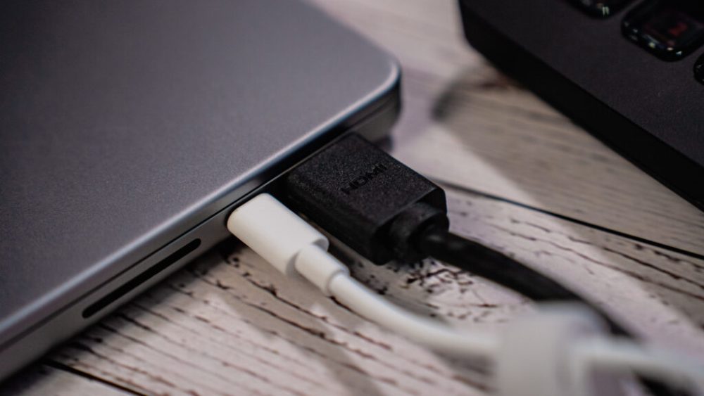 MacBook Pro 14 // Source : Louise Audry pour Numerama MacBook Pro 14 // Source : Louise Audry pour Numerama
