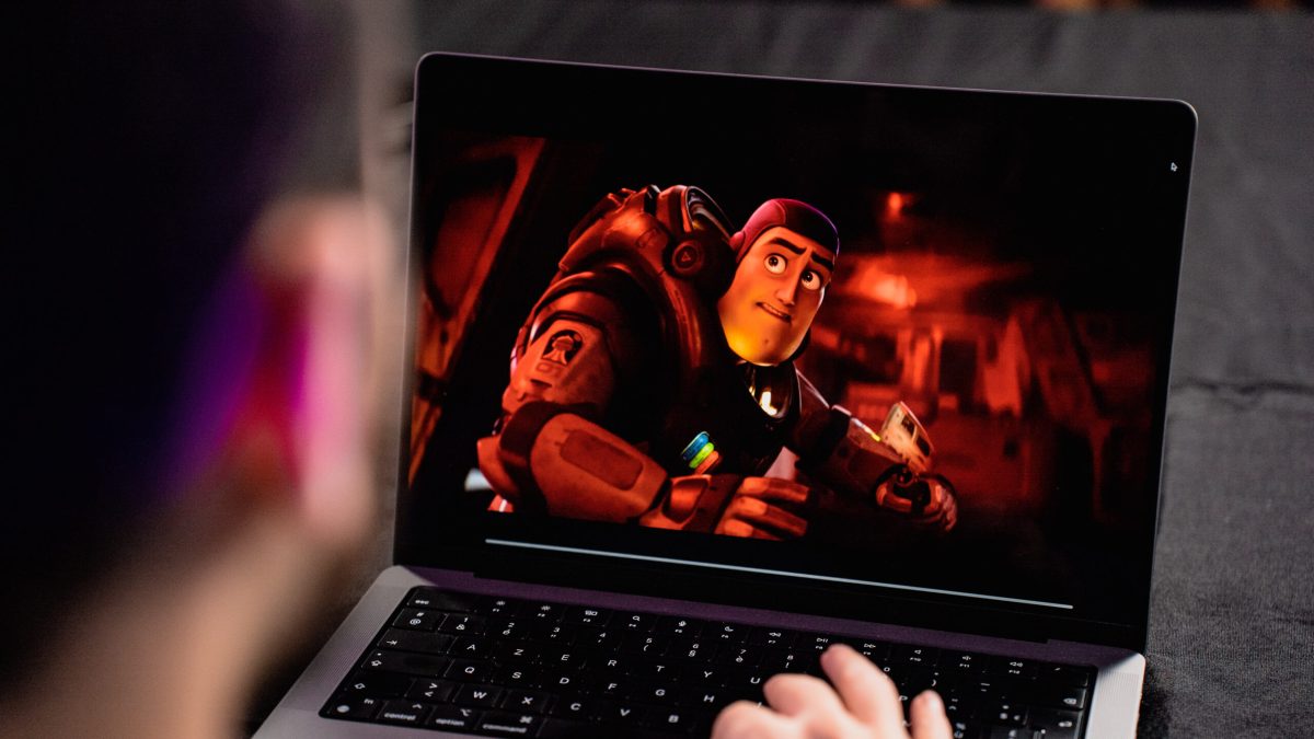 MacBook Pro 14 // Source : Louise Audry pour Numerama MacBook Pro 14 // Source : Louise Audry pour Numerama