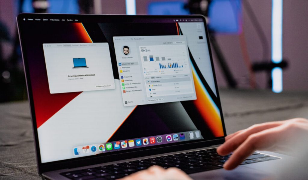 MacBook Pro 14 // Source : Louise Audry pour Numerama MacBook Pro 14 // Source : Louise Audry pour Numerama