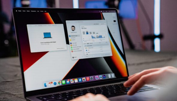 MacBook Pro 14 // Source : Louise Audry pour Numerama MacBook Pro 14 // Source : Louise Audry pour Numerama