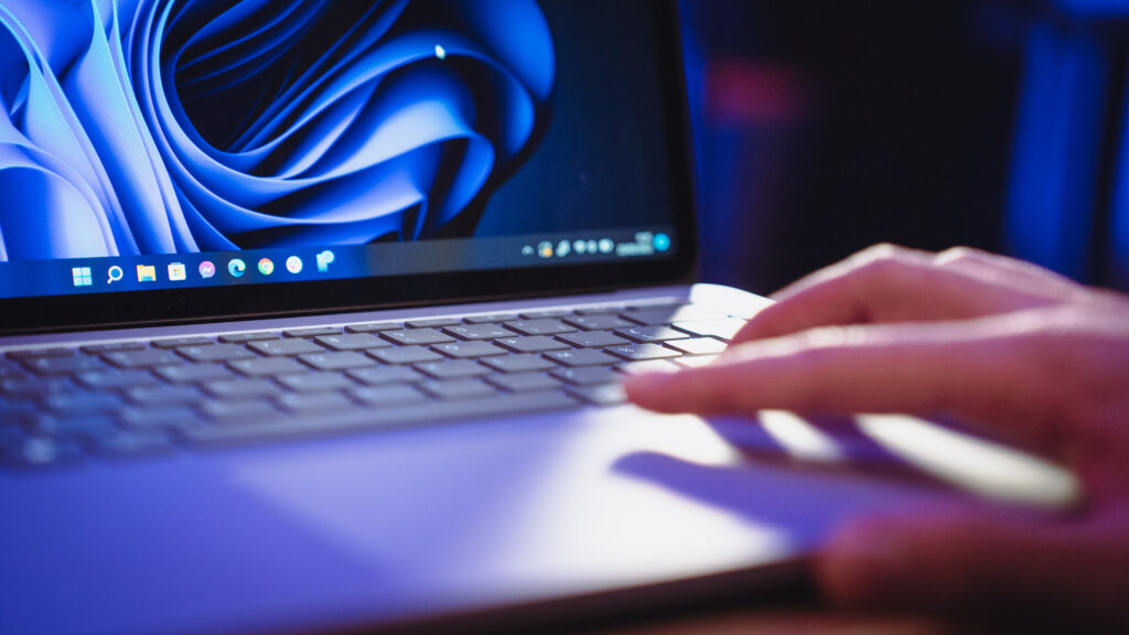 Le Surface Laptop Studio n'est un bon ordinateur portable que lorsqu'il prend l'apparence d'un ordinateur portable. Où est l'intérêt ? // Source : Louise Audry pour Numerama Le Surface Laptop Studio n'est un bon ordinateur portable que lorsqu'il prend l'apparence d'un ordinateur portable. Où est l'intérêt ? // Source : Louise Audry pour Numerama