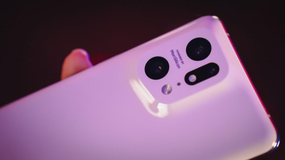 Oppo Find X5 Pro // Source : Louise Audry pour Numerama Oppo Find X5 Pro // Source : Louise Audry pour Numerama