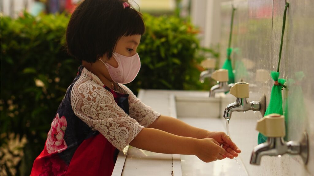 Les enfants supportent bien le masque et les gestes barrières lorsqu'ils leur sont expliqués. // Source : Pexels
