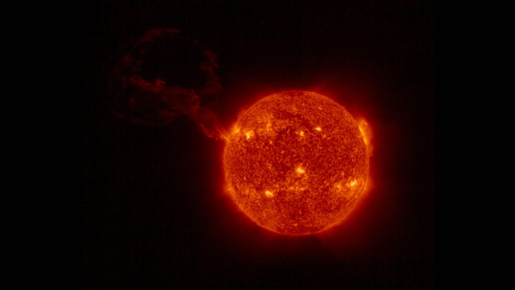 Protubérance solaire vue par Solar Orbiter le 15 février 2022. // Source : Solar Orbiter/EUI Team/ESA & NASA Protubérance solaire vue par Solar Orbiter le 15 février 2022. // Source : Solar Orbiter/EUI Team/ESA & NASA