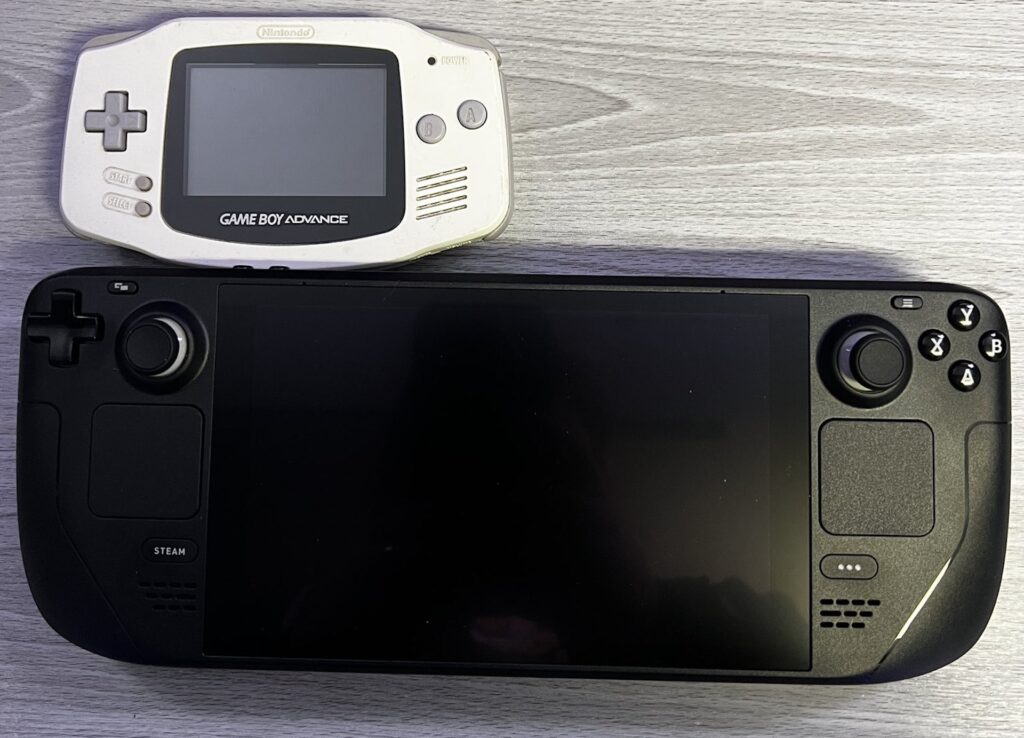Game Boy Advance versus Steam Deck // Source : Twitter Gary Golomb Game Boy Advance versus Steam Deck // Source : Twitter Gary Golomb