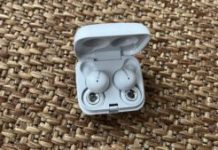 Les écouteurs Sony EarBuds dans leur boîtier // Source : Maxime Claudel Les écouteurs Sony EarBuds dans leur boîtier // Source : Maxime Claudel