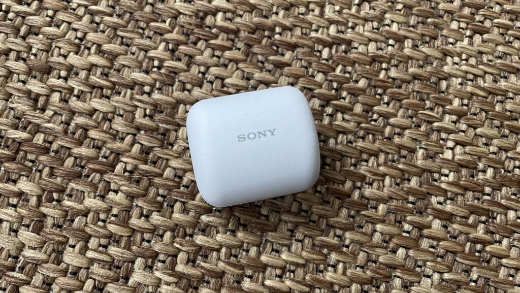 Le boîtier des écouteurs Sony LinkBuds // Source : Maxime Claudel Le boîtier des écouteurs Sony LinkBuds // Source : Maxime Claudel