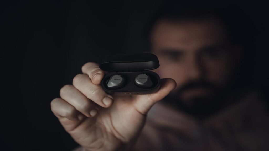Jabra Elite 85T  // Source : Unsplash