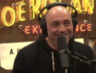 Joe Rogan pendant l'enregistrement de son podcast, The Joe Rogan Experience // Source : Joe Rogan / YouTube