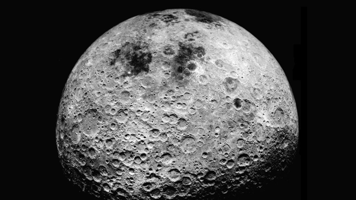 La face cachée de la Lune vue par la mission Apollo 16. // Source : Flickr/CC/Apollo 16 Crew, NASA (photo recadrée) La face cachée de la Lune vue par la mission Apollo 16. // Source : Flickr/CC/Apollo 16 Crew, NASA (photo recadrée)